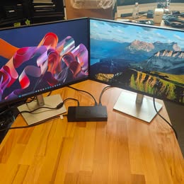 Dual 24 Monitor Bundle 2 x Dell 24" monitors + Dell K20A dock and AC adapter